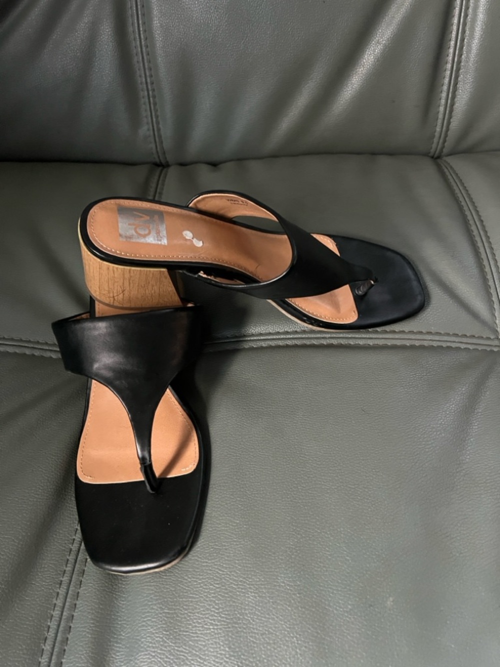 Dolce Vita Black Leather Toe-Post Block Heel Sandals